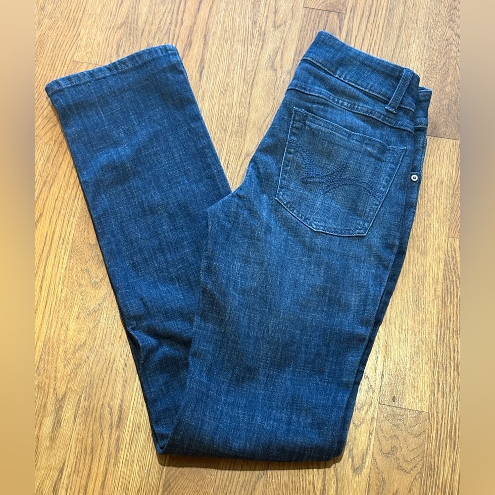 NWOT WOMEN'S ESSENTIAL MID-RISE STRAIGHT LEG JEAN